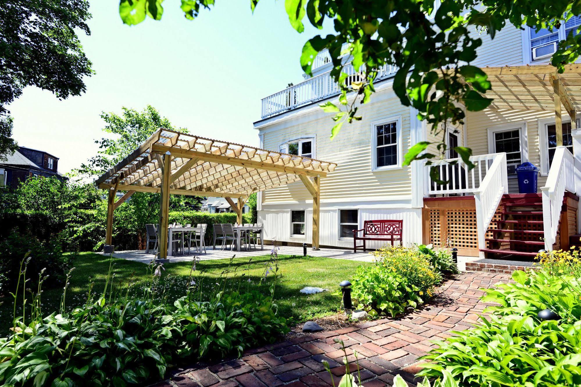 Beech Tree Inn And Cottage ニューポート エクステリア 写真